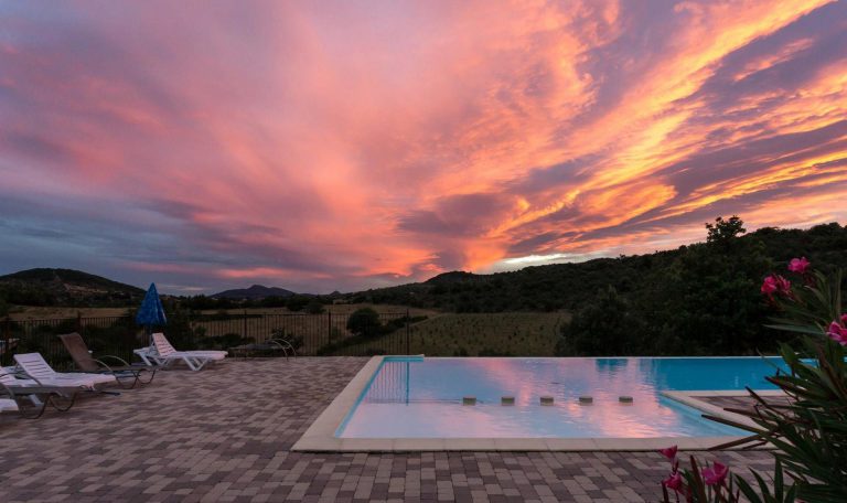 Camping Domaine De Chadeyron sunset 768x456