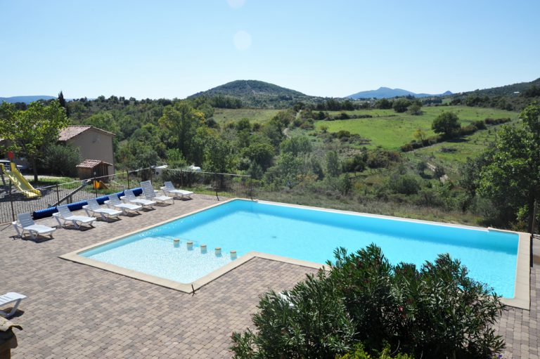 Camping Domaine De Chadeyron zwembad 768x511
