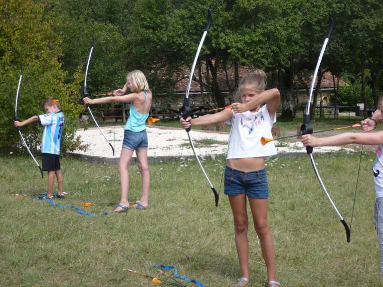 Camping Domaine De Corneuil Dordogne boogschieten 768x576