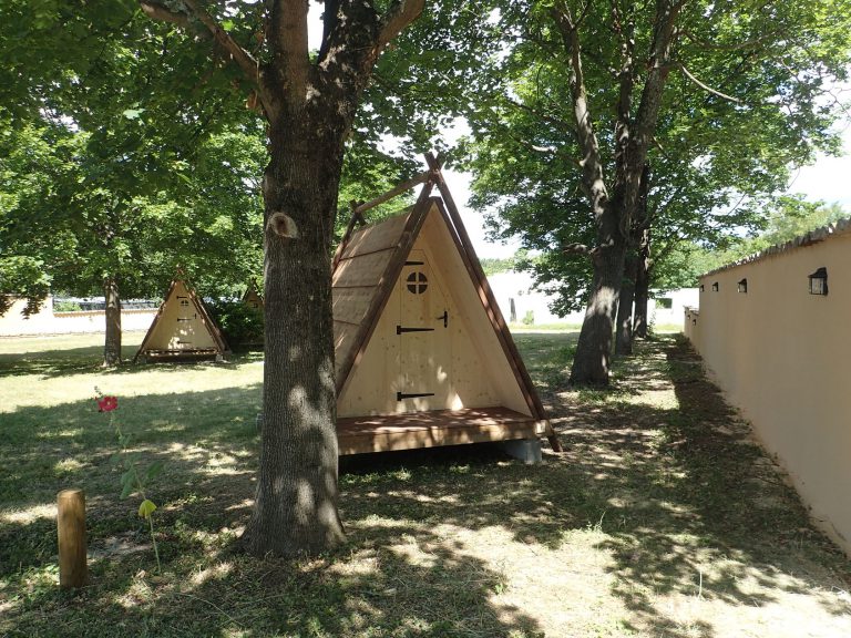 Camping Du Domaine De Senaud Drome chalet huren 768x576