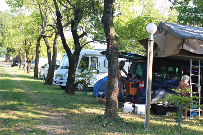 Camping Du Domaine De Senaud Drome staanplaats 768x512