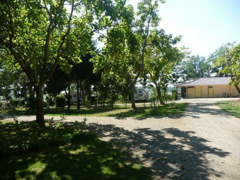 Camping Hébergement Le Domaine Du Castex staanplaats 768x576