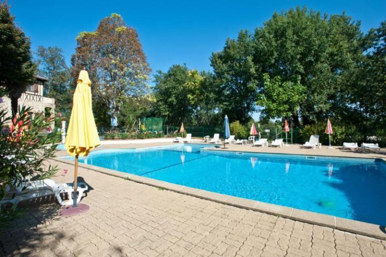 Camping Hébergement Le Domaine Du Castex zwembad 768x511