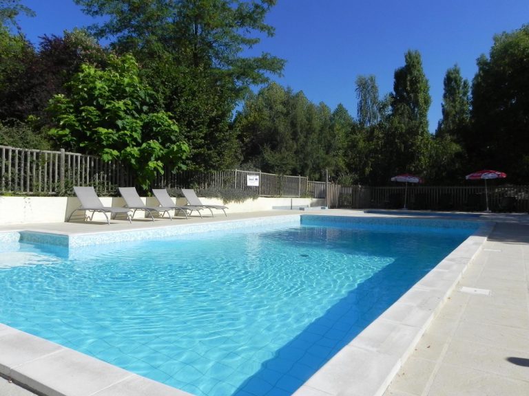 Camping L Offrerie Dordogne zwembad 768x576