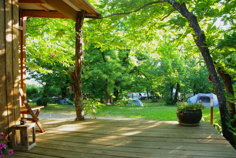 Camping La Chataigneraie Ardeche staanplaatsen 768x514