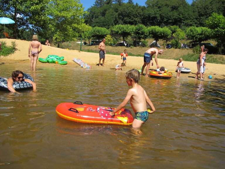 Camping La Chatonnière Dordogne aan rivier 768x576