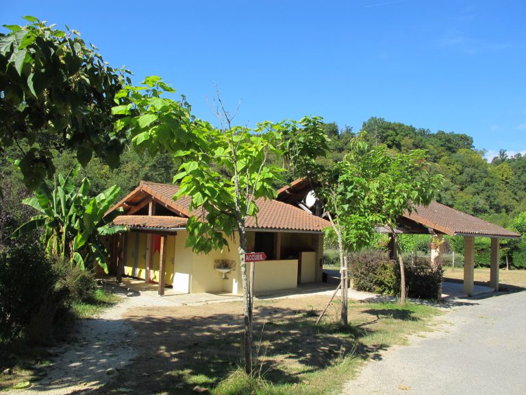 Camping La Chatonnière Dordogne sanitair gebouw 768x576