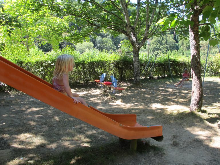 Camping La Chatonnière Dordogne speeltuin 768x576