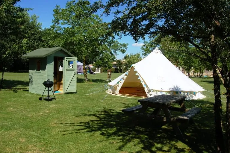 Camping La Forêt De Tessé Charente tent huren 768x511