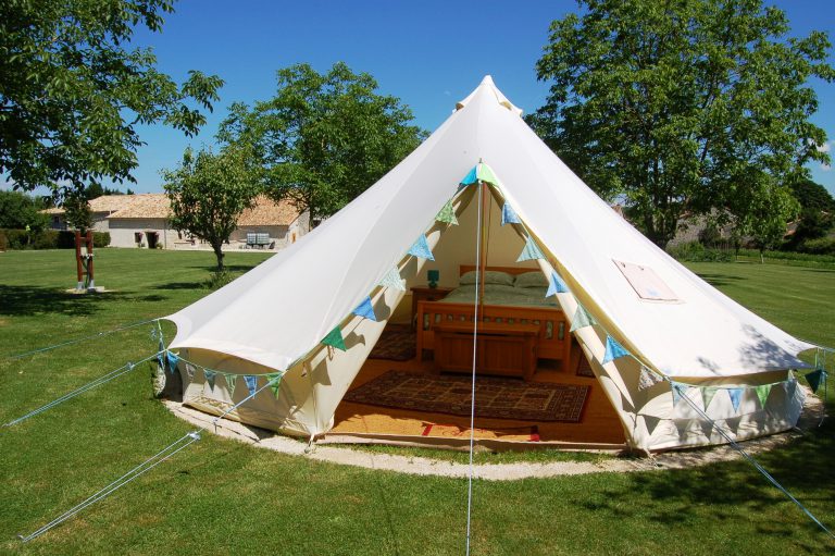 Camping La Forêt De Tessé tent huren 768x511