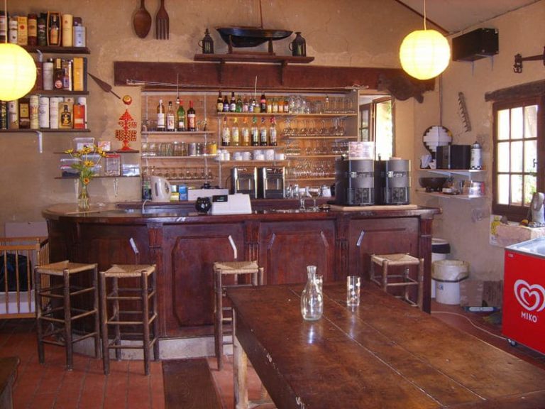 Camping La Grande Veyière Dordogne bar 768x576