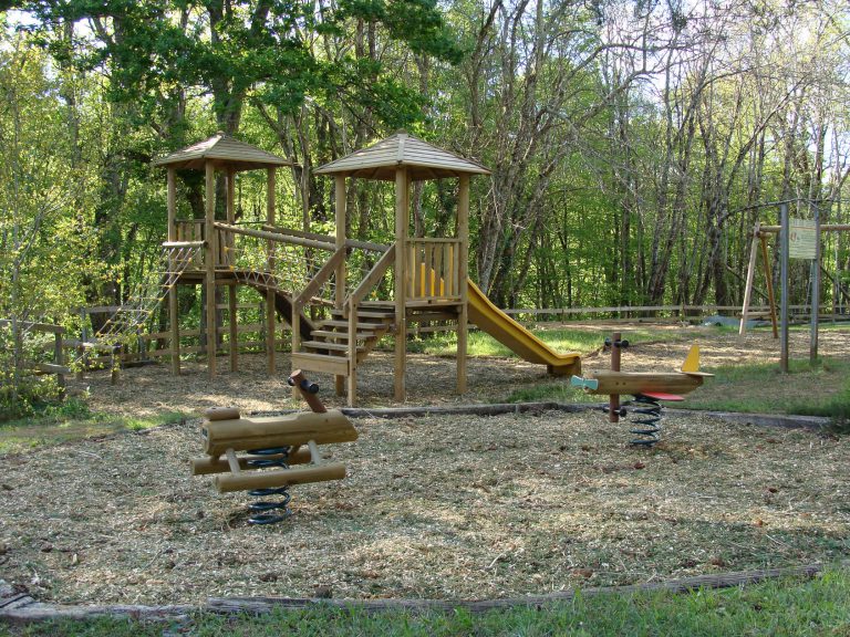 Camping La Grande Veyière Dordogne speeltuin 768x576