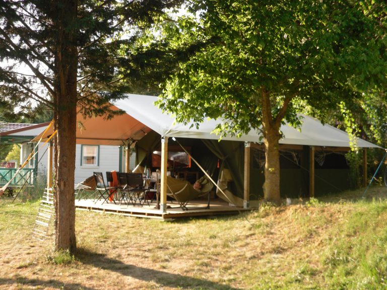 Camping La Pibola in Camon Ariege lodgetent huren 768x576