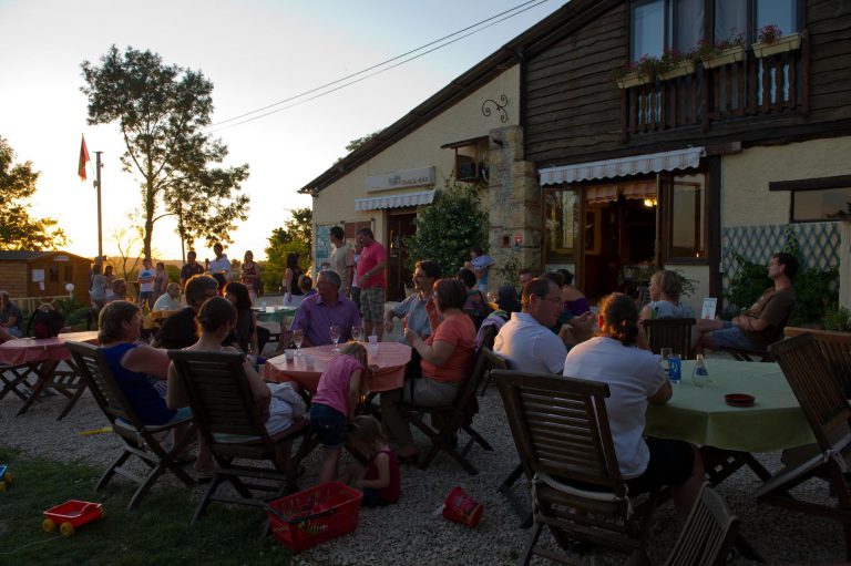 Camping Le Bourdieu Ariege terras 768x511