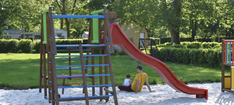 Camping Le Clupeau Dordogne speeltuin 768x346
