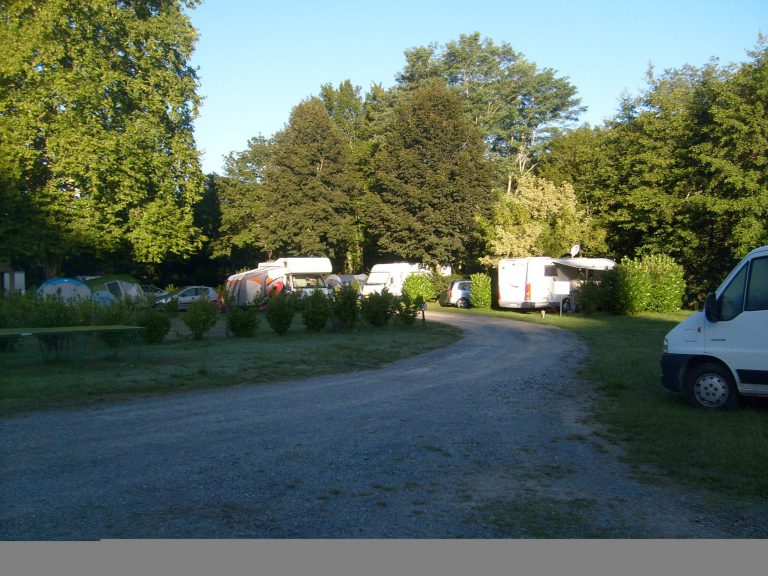 Camping Le Clupeau Dordogne staanplaatsen 768x576