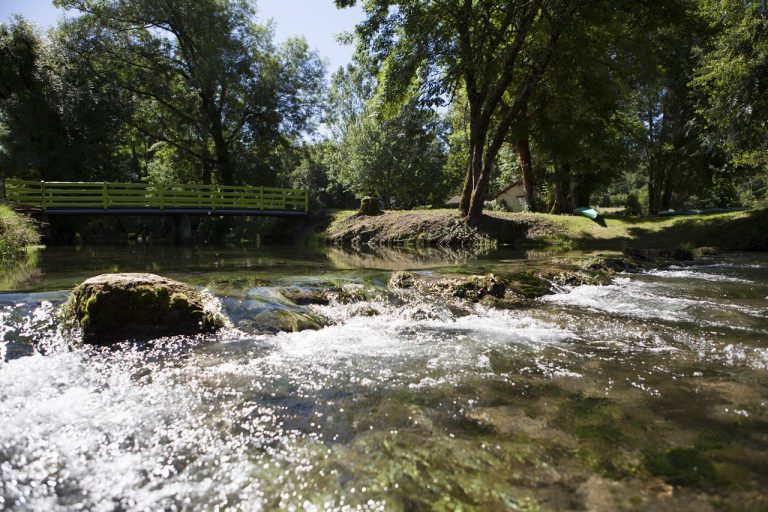 Camping Le Douzou Dordogne rivier 768x512