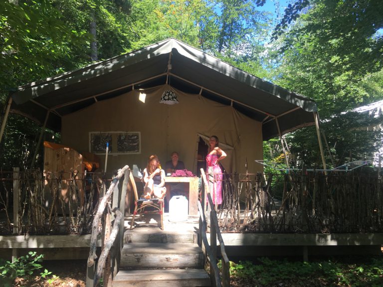 Camping Le Grand Bois Drome safaritenten 768x576