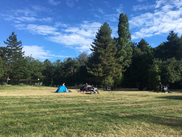 Camping Le Grand Bois Drome staanplaats op weide 768x576
