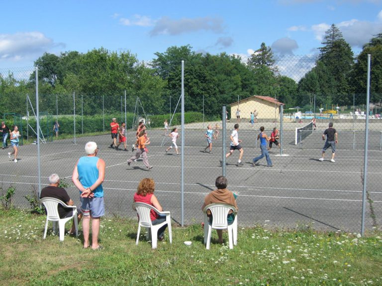 Camping Le Grand Cerf Drome sportveld 768x576