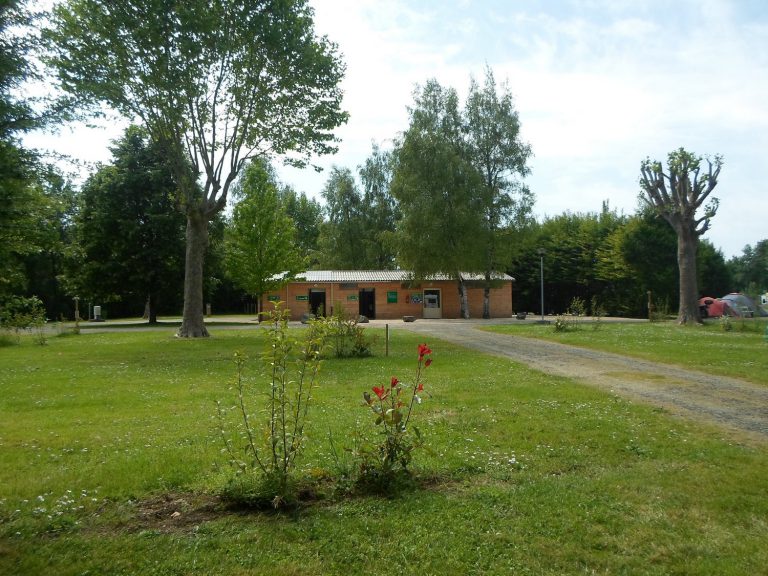 Camping Le Martin Pêcheur staanplaats 768x576