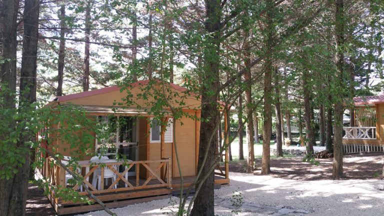 Camping Le Matin Calme Drome chalet huren 768x432