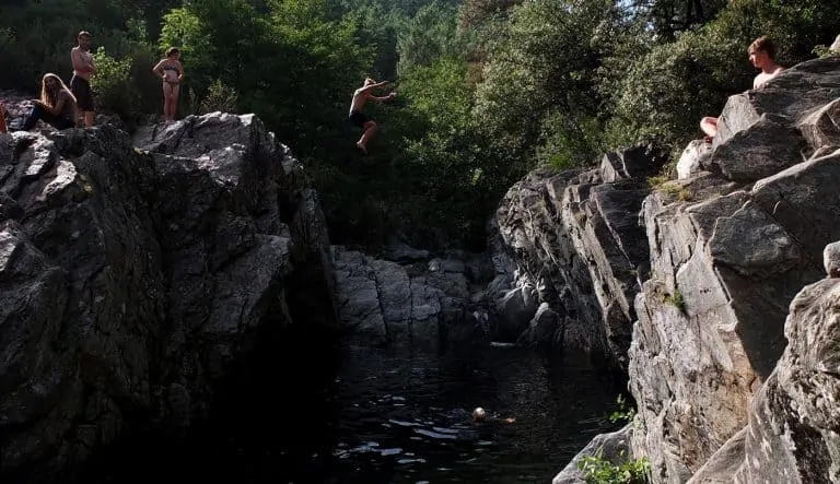 Camping Le Moulin De Gournier Ardeche aan rivier 768x443