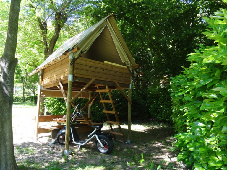 Camping Le Mouretou Gard tent op palen huren 768x576