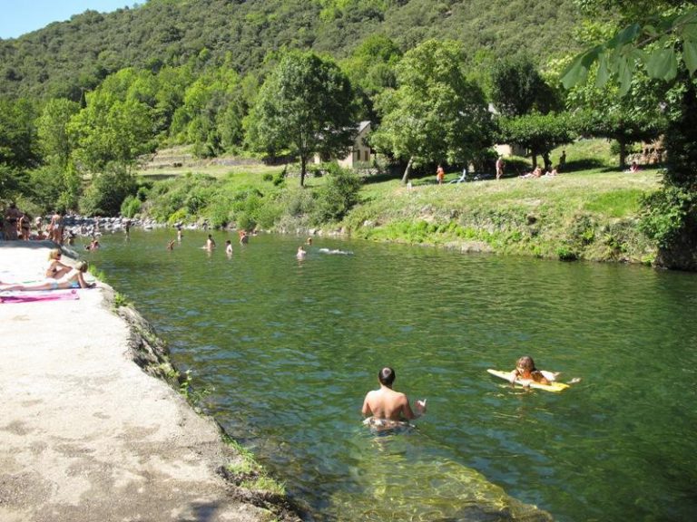 Camping Le Mouretou Gard zwemmen in de rivier 768x576
