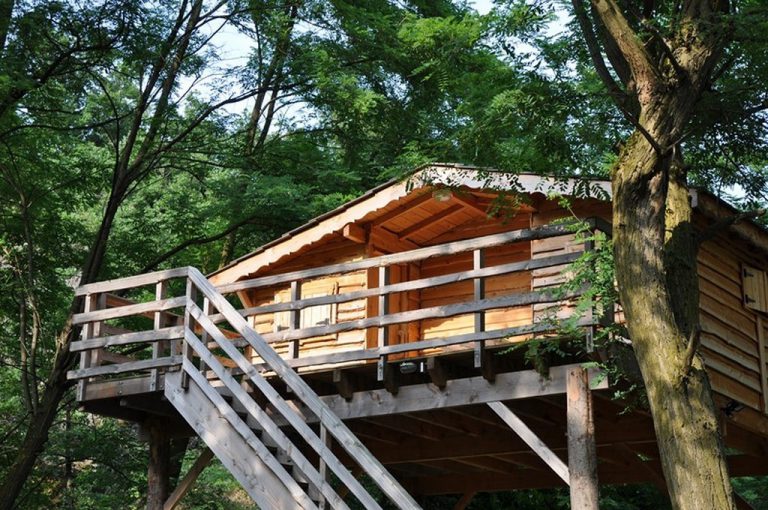 Camping Le Viaduc Ardeche boomhut huren 768x510