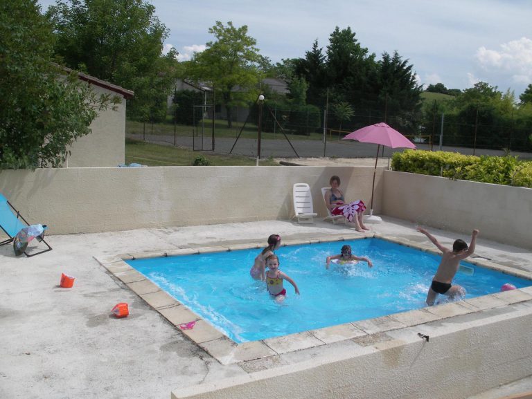 Camping Le petit Lion des Tourbières Dordogne kinderbad 768x577