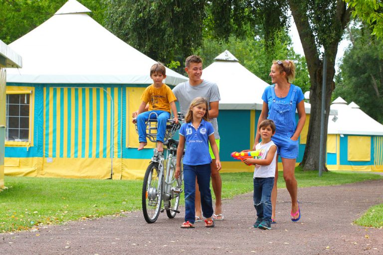 Camping Les Bains Salés bungalowtent huren 768x512