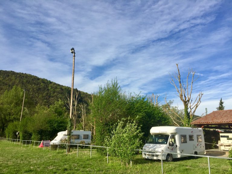 Camping Les Chapelains Drome camperplaats 768x576
