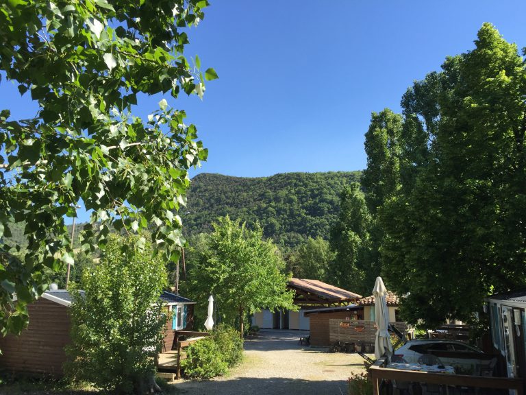 Camping Les Chapelains Drome chalet huren 768x576