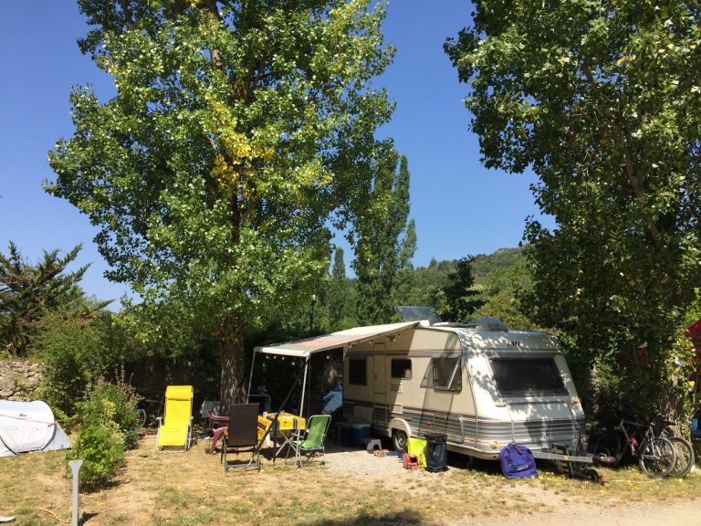 Camping Les Chapelains Drome staanplaats 768x576