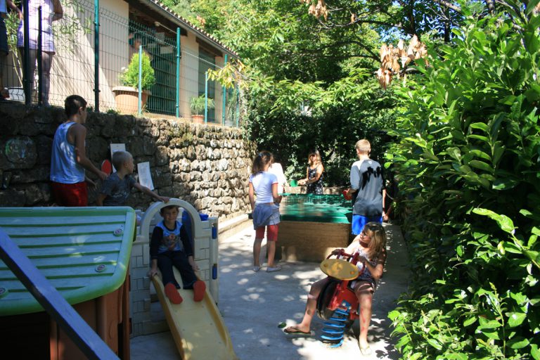 Camping Les Châtaigniers Ribes Ardeche speelplaats 768x512