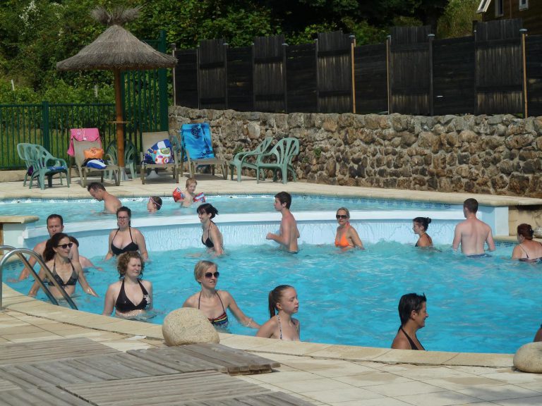 Camping Les Cruses aquagym 768x576