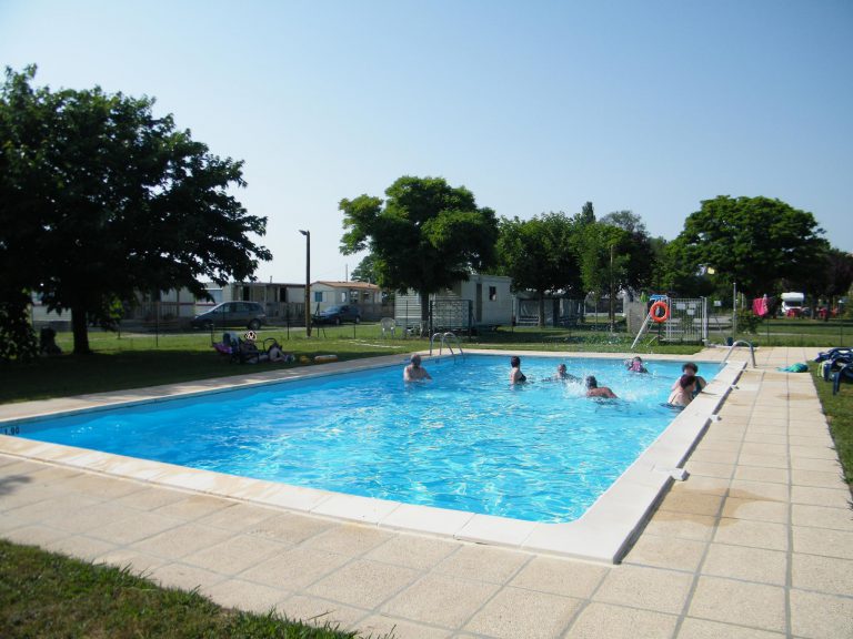 Camping Les Eychecadous zwembad 768x576