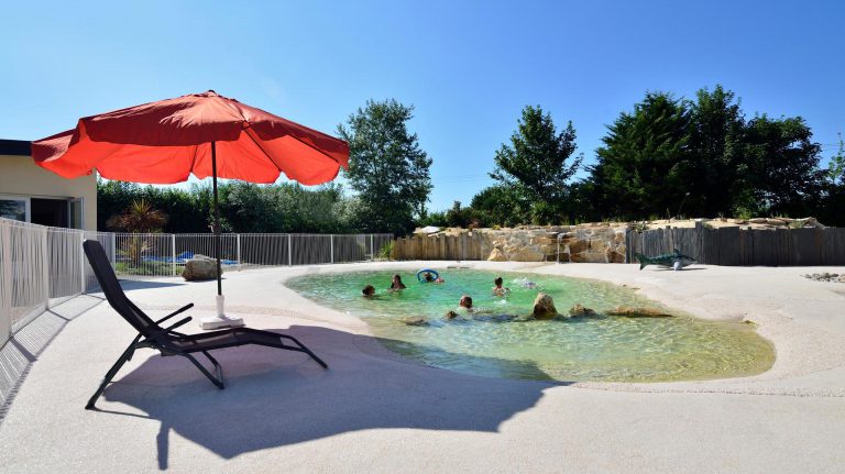Camping Les Peupliers Bretagne zwembad 768x431