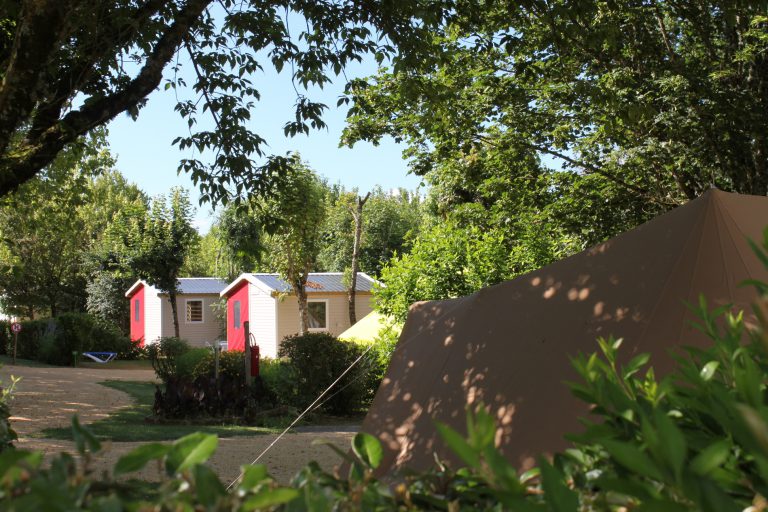 Camping Les Poutiroux Dordogne staanplaats 768x512