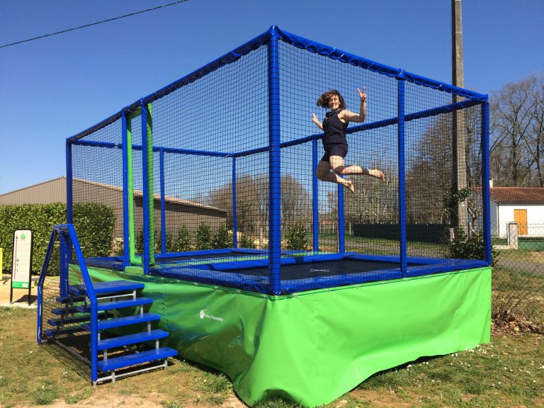Camping Les Poutiroux Dordogne trampoline 768x576