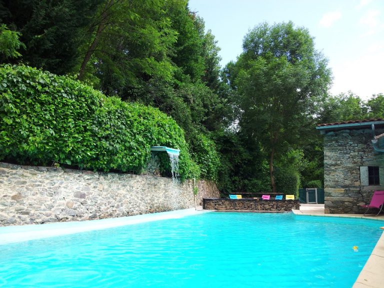 Camping Moulin De Chaules Cantal zwembad 768x576