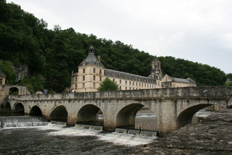 Camping Puynadal Brantome Dordogne Dorp 768x512