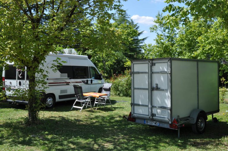 Camping Puynadal Brantome Dordogne staanplaats 768x510