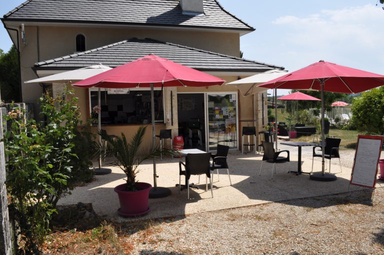Camping Puynadal Brantome Dordogne terras 768x510