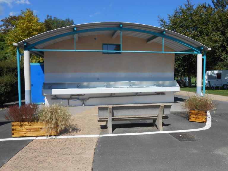 Camping de Tournus sanitair 768x576