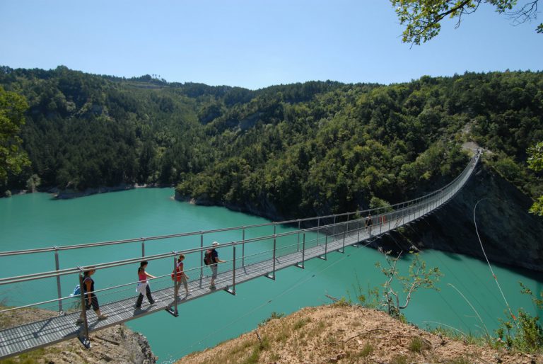 Camping Belvédère de lObiou omgeving Passerelle Du Drac 768x514