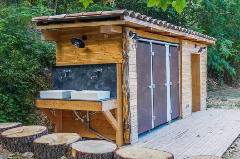 Camping Bivouac Nature sanitair 768x511
