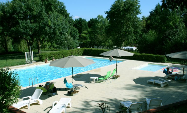 Camping Domaine Les Angeles Gers zwembad 768x467