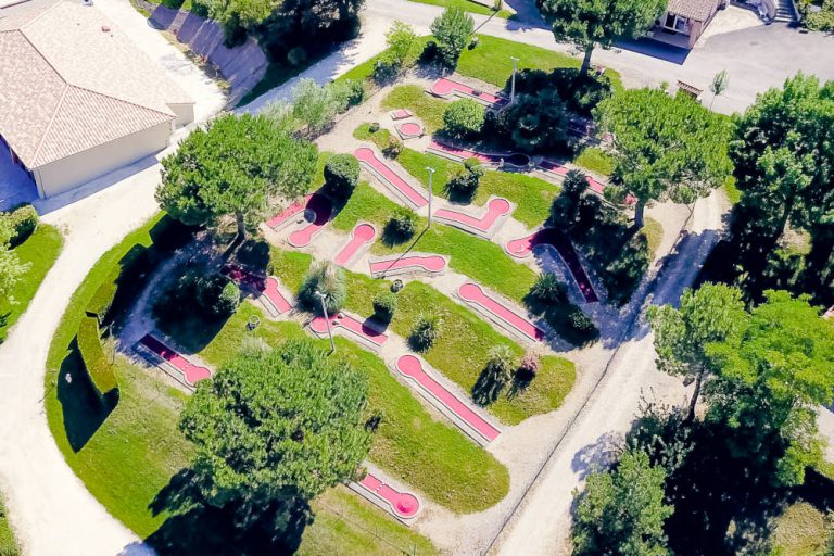 Camping Domaine le Castagné midgetgolf 768x512